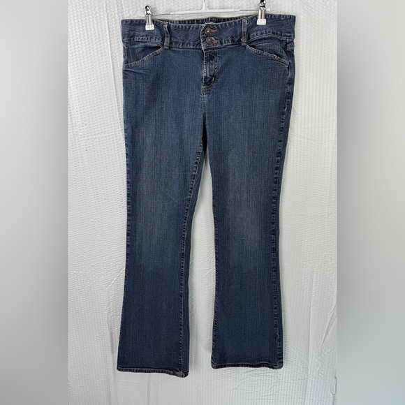 Vintage Old Navy Medium Wash Y2K Flared Low Rise Denim Jeans, Size 14 Stretch - Picture 1 of 12